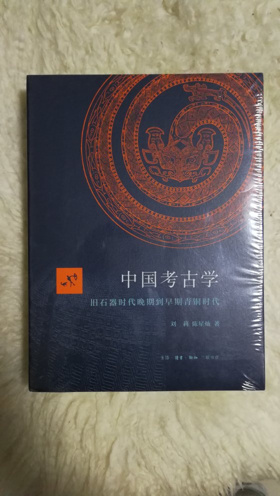 作者都是中国人，但第一作者在国外工作，本书具有很强的国际视野，书很厚，也不便宜。不会浪费的。