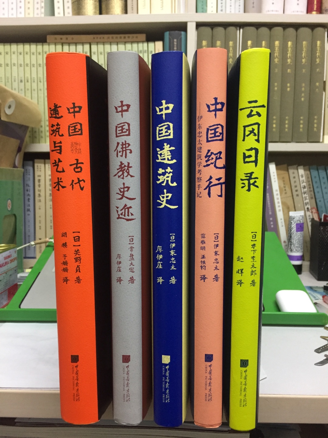 装帧与排版都很赏心悦目，真是出乎意料的好，这五本读下来应该就是大旅行了