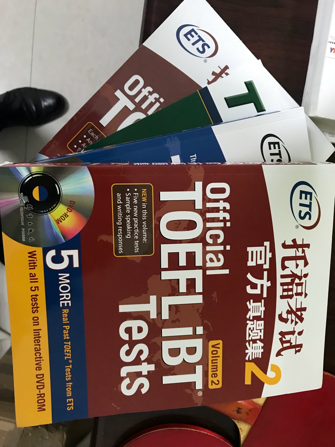 图书不错，一看就是正版。一把年纪也不能放弃拼一把，英语，我又恨又爱的学科。都是大厚本哈，加油加油