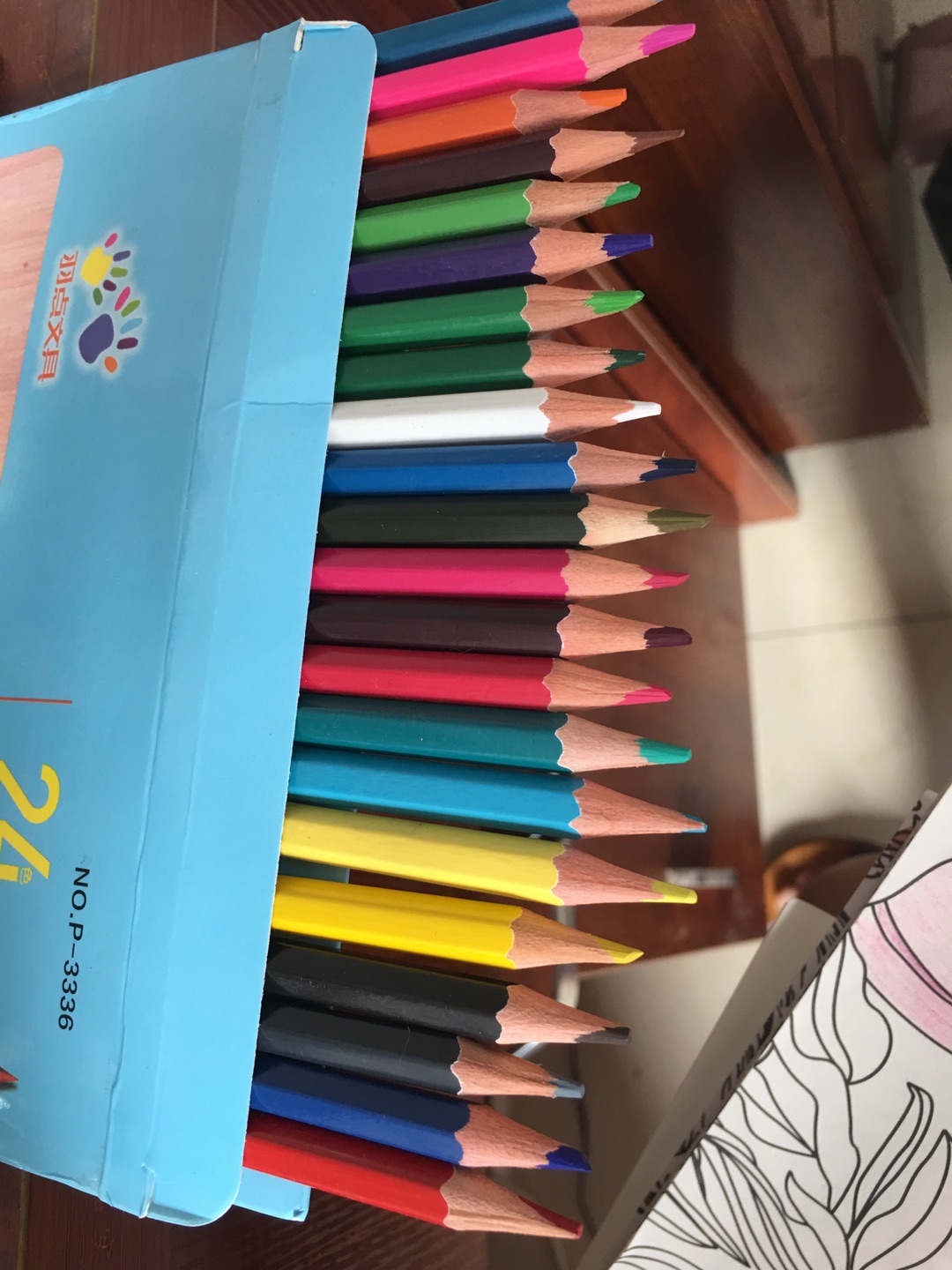 明明是24色，收到的只有22支铅笔，还有两个色是靠我自己来想吗