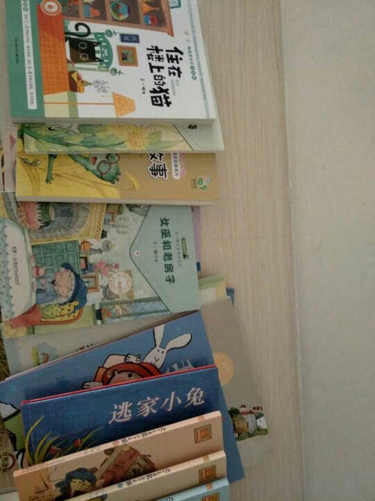 适合一年级学了拼音的孩子看，王一梅的这套书买了一下买了好几本，给闺女提高阅读