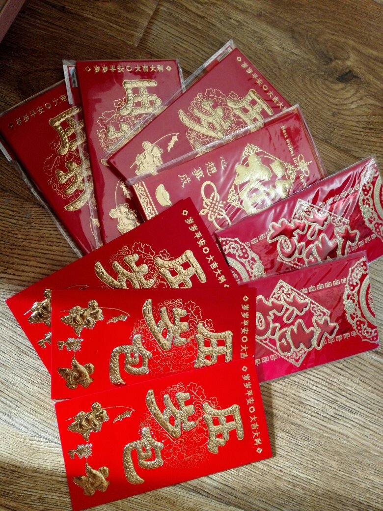 压岁祝福红包..纸质厚.，质感好.，红底金字很是喜庆，吉庆有余。值得购买。