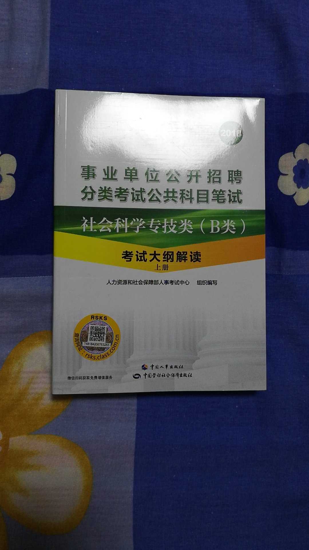 马克思充分研究了人类的历史、经济和科技的发展，发现人类社会是以物质生产为基础的，现有生产力所决定的分工造成的不同人的经济地位决定了不同人的社会地位，人们之间的经济关系决定了整个社会的形态，法律、道德等上层建筑只是由经济地位占统治地位的群体而决定的。简易地说，人类社会是一个群体的社会，在群体社会的管理过程中人们对社会资源占有( 或社会分配 )的方式,，大概可以分成三种形式：『两极分化』即一小撮人占有社会的绝大部分资源，也就是人们的贫富差距很大，占有绝大部分社会资源的一小撮人就是统治阶级；『相对平等』即整个社会的人们贫富差距不大，仍旧是私有制社会，人们各自的财产被限制在社会相对均匀的数量里， 控制社会财富分配的是统治阶级；『按需所取』即人们共同占有社会资源并根据自己的需求而提取， 既社会资源已成为人们共享资源，没有私有制后也就没有统治阶级。共产主义就是人们对社会资源整体占有形式的一种，或者是属于社会整体上分配形式的一种， 既它是一种人们共同占有社会资源、共同劳动、共同分享劳动成果的公有制形式，从而达到人民当家做主的目标。本质共产主义的本质特征就是人民能够当家做主，也就是说民主、自由