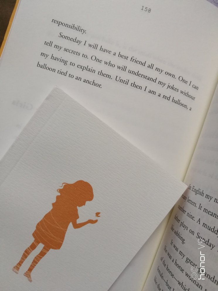 因为名字而买的一本书，喜欢书的名字，书的颜色，还有那个小女孩。