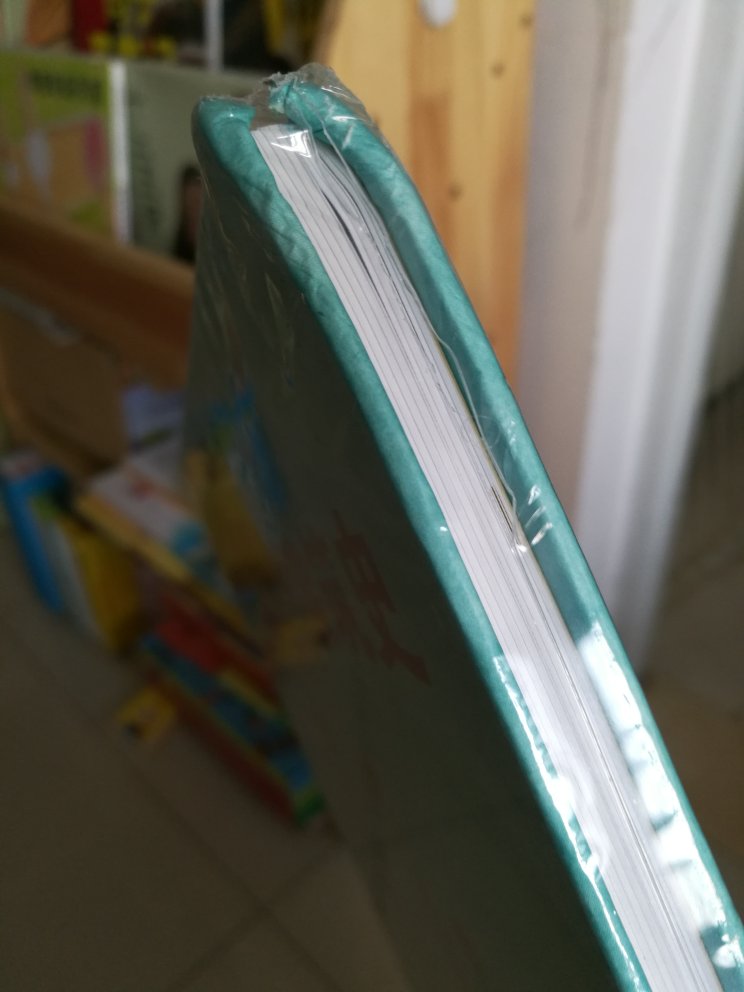最近的书，都不用纸箱包装了，只用个简单的塑料袋。书的棱角都撞坏了，太可惜。