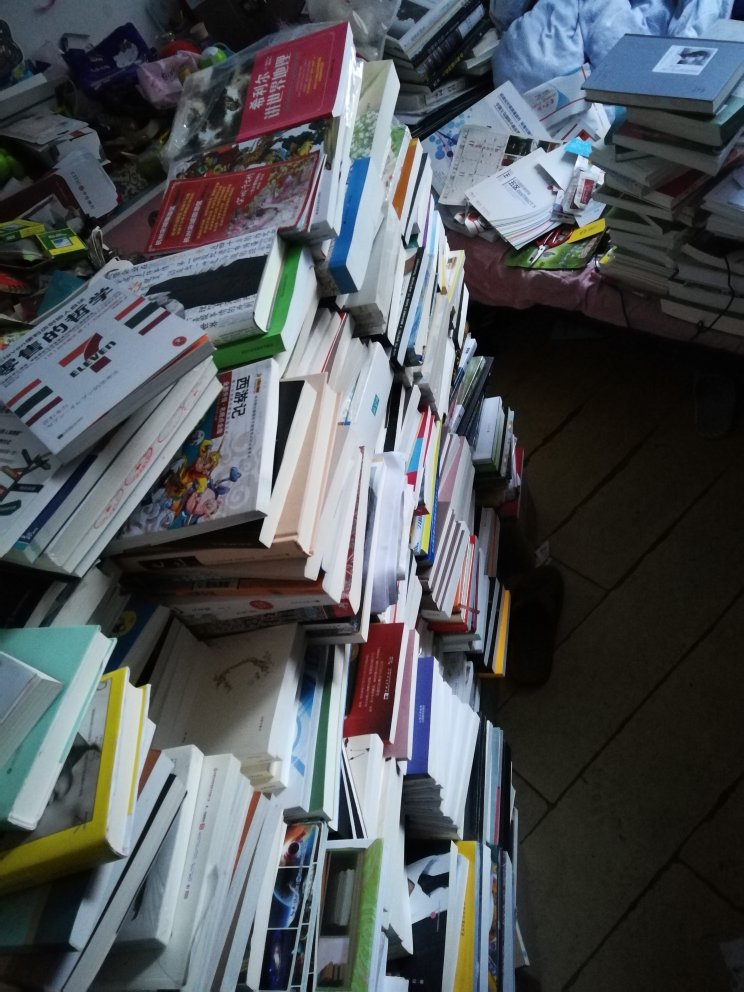 虽然写的得很认真，但是内容对中国城市里的打工者来说，没有用，也就是书，内容就算没有用的垃圾，的书纸质都好，但是，内容，是没有办法全部都喜欢的。只能说这本书很差，我阅历很多书，可以发言，之$a纸箱不错，用了来搬家，搬的是上买的书，一年买了三万纸质书书，，光纸质好是没有用的，要的是是内容，内容很垃圾，，就基本上是垃圾了，平时做活动的书很多内容垃圾，但是纸质好，。我买了很多的的书我有发言权评论从不匿名**这本书，内容差。！