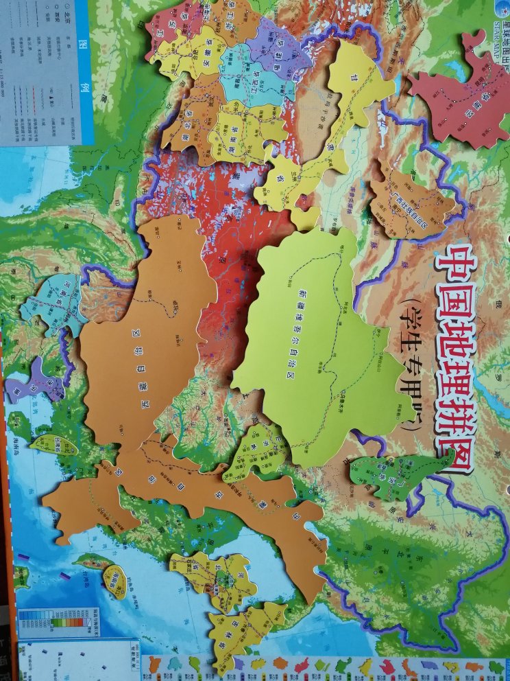 非常不错的中国地理拼图，非常直观，各个省份都是独立模块，非常严丝合缝的拼接在一起，磁力贴粘合非常牢固。对学生了解、学习祖国地理概况、轮廓有着非常不错的启迪作用。