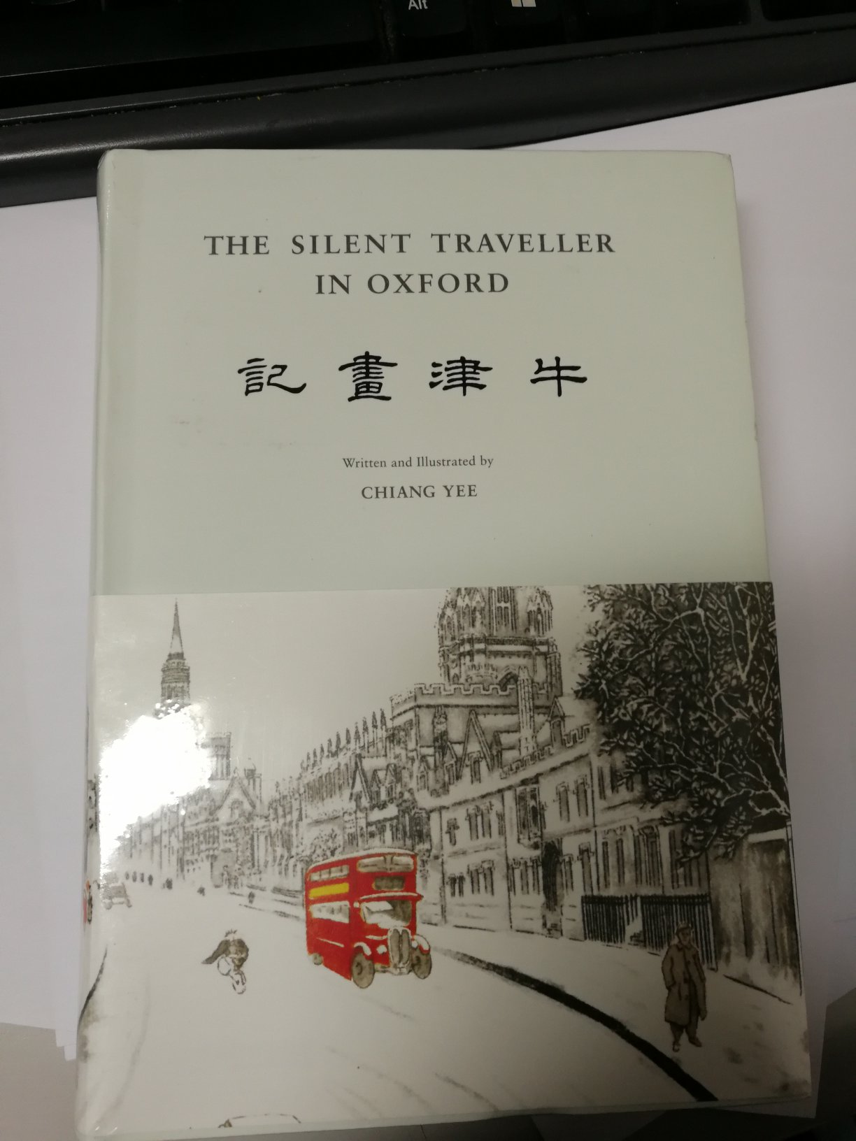 书收到了～很清新的颜色～书很厚～但却意外很轻～还没舍得拆～喜欢蒋彝，觉得是一个有趣的人～