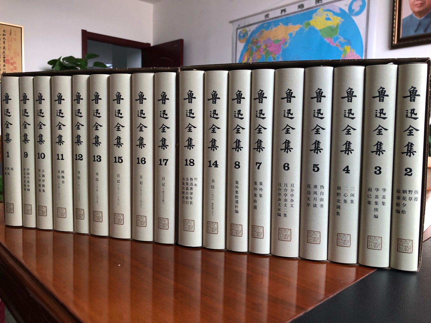 速度极快。终于拥有人社版《鲁迅全集》了！多年夙愿实现！高水准！精品，一世珍藏！