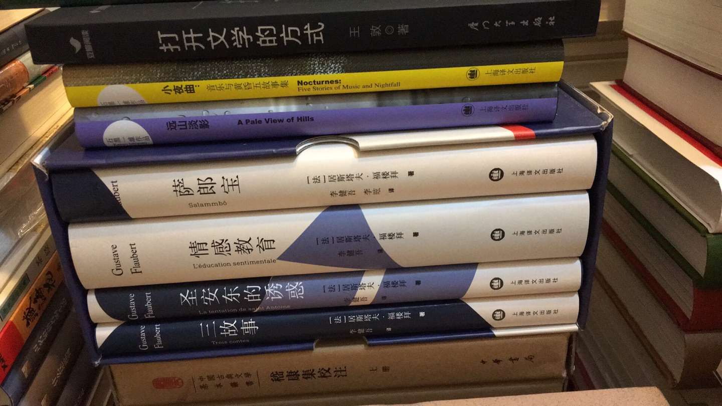 书脊被压变形了，不影响观看，保护工作应该更细致一些。