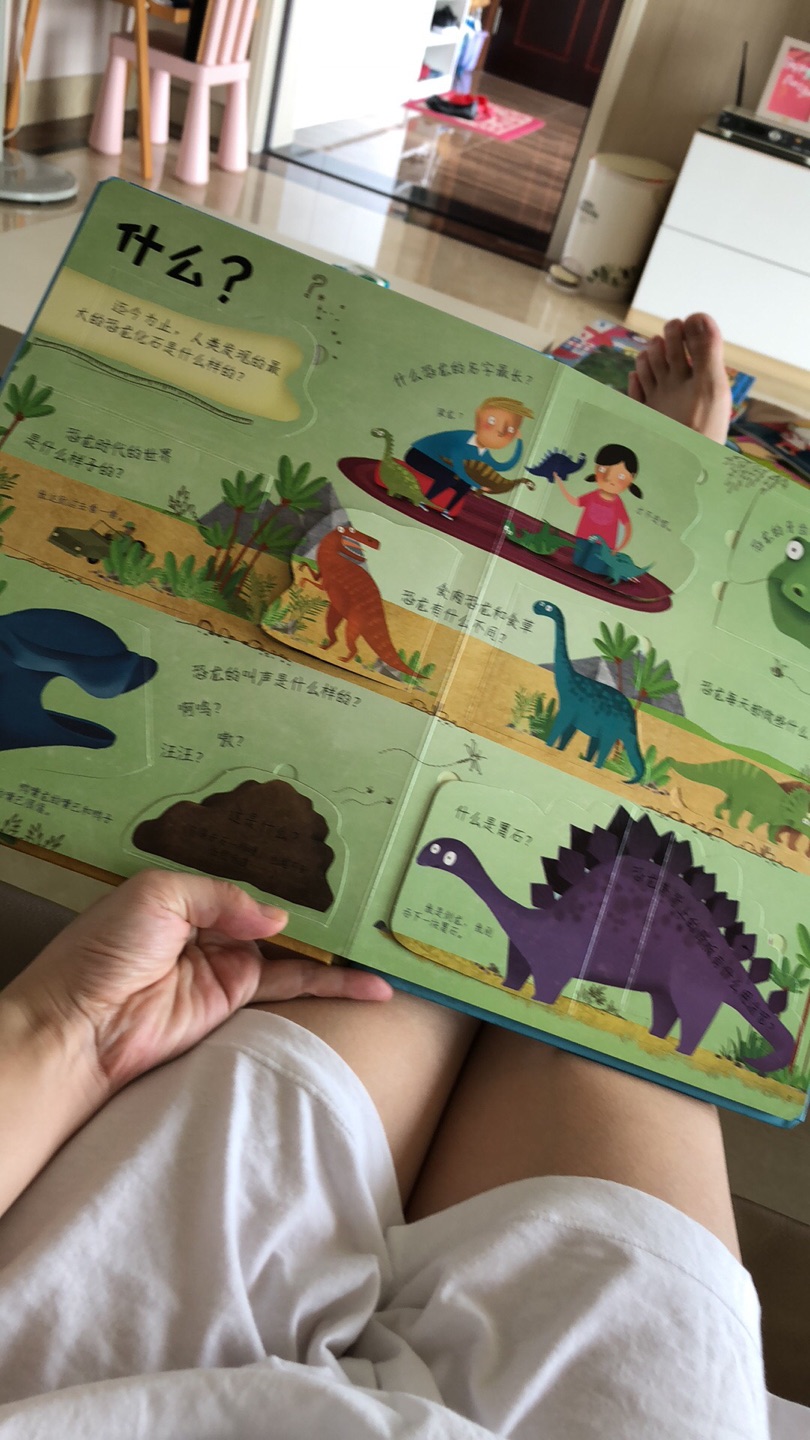 女儿超级喜欢恐龙书，里面描绘得很生动，不错