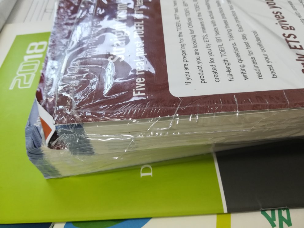 收到书 外面的塑料膜是破的 书页都是折的