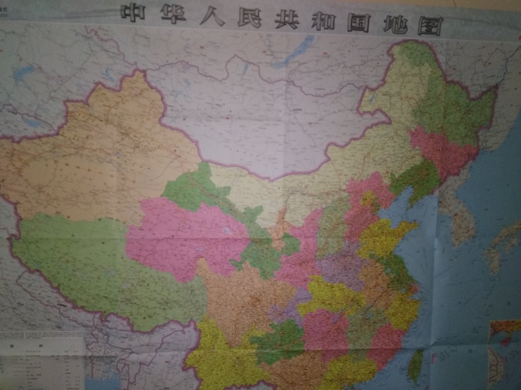 中国地图不错，够大，新版，挂起来看。