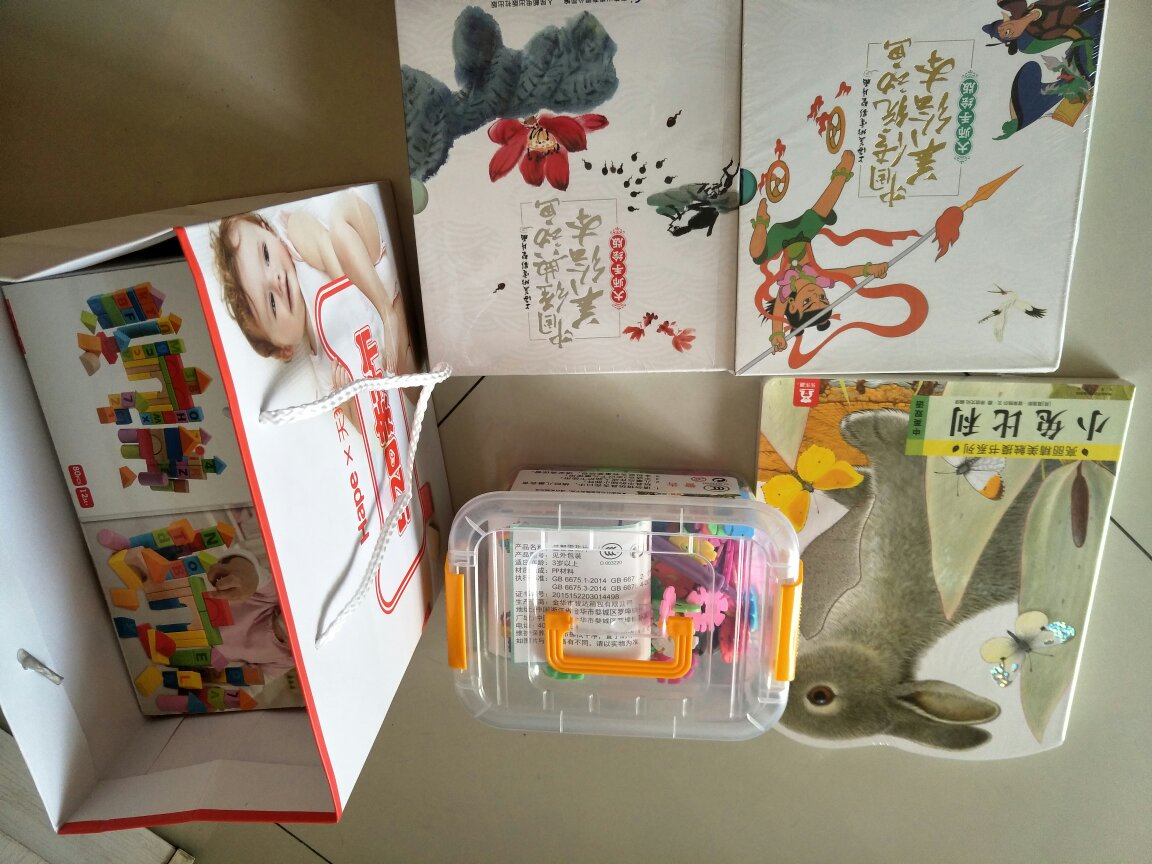 书，玩具，电风扇，数码相机，烤箱，床上用品四件套，还有吃的冰鲜，冰淇淋，小龙虾，鸡肉等都上搞活动买的；一大全啊！希望越来越好！活动力度杠杠的！