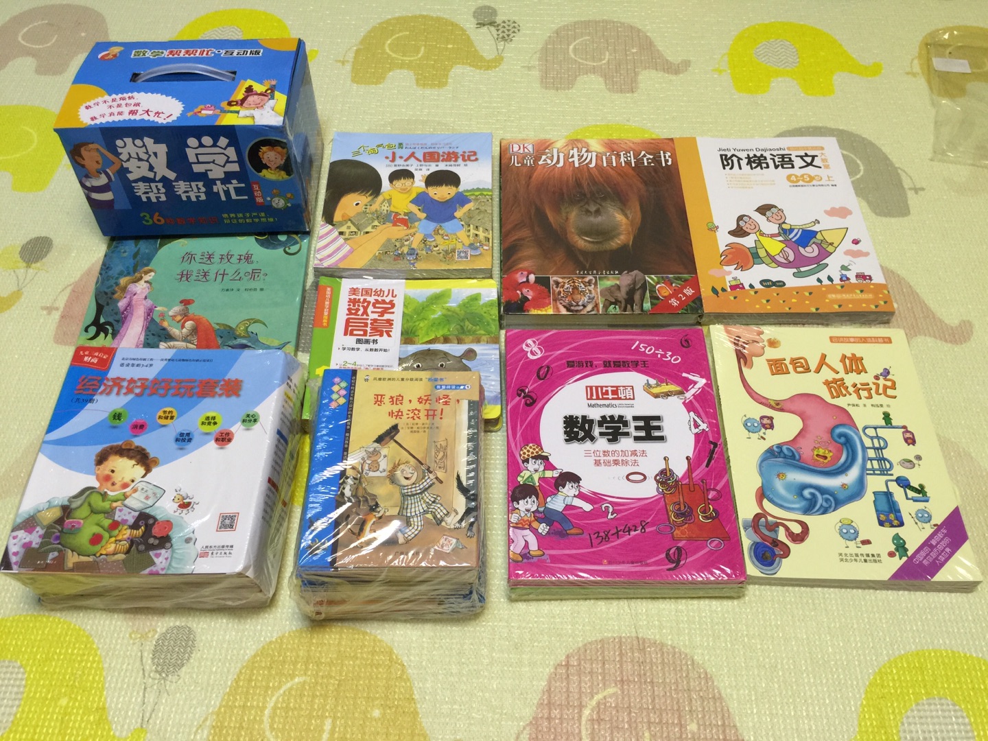 都说这个书挺有意思的 有中文和英文两个版本 买了中文的 提前给孩子囤着 内容应该不错 活动价格很合适