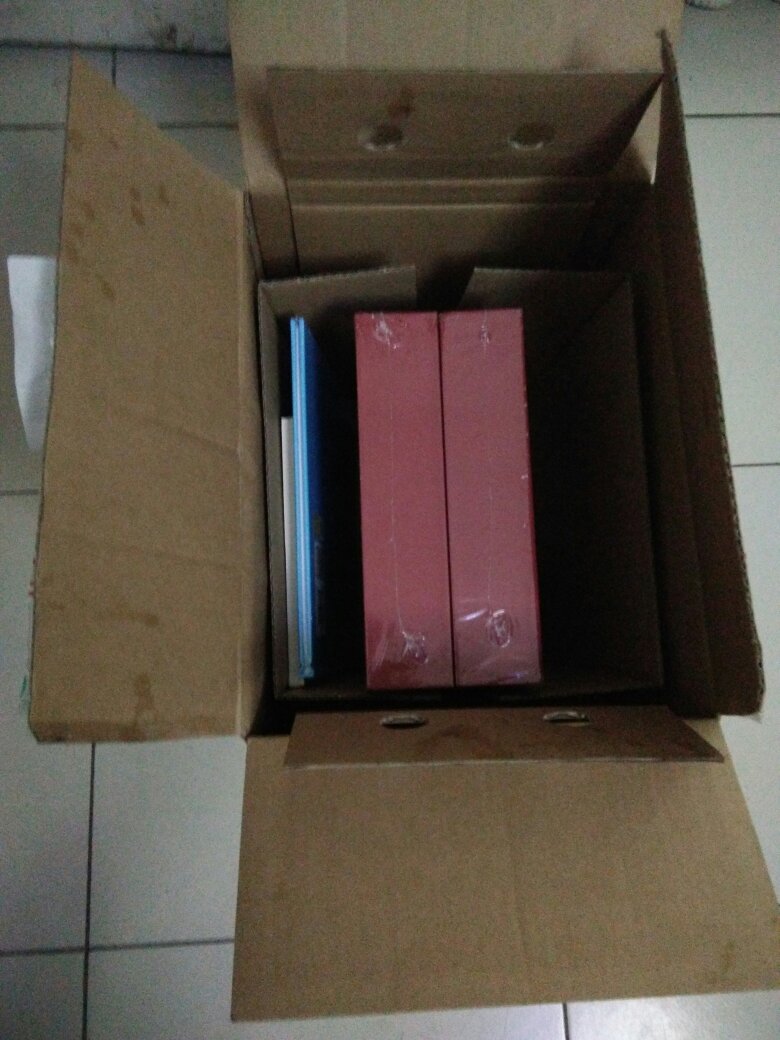 居然用了两个箱子包着。看来怕这些娇贵的书磕破。有了，买书不愁！一百个赞！