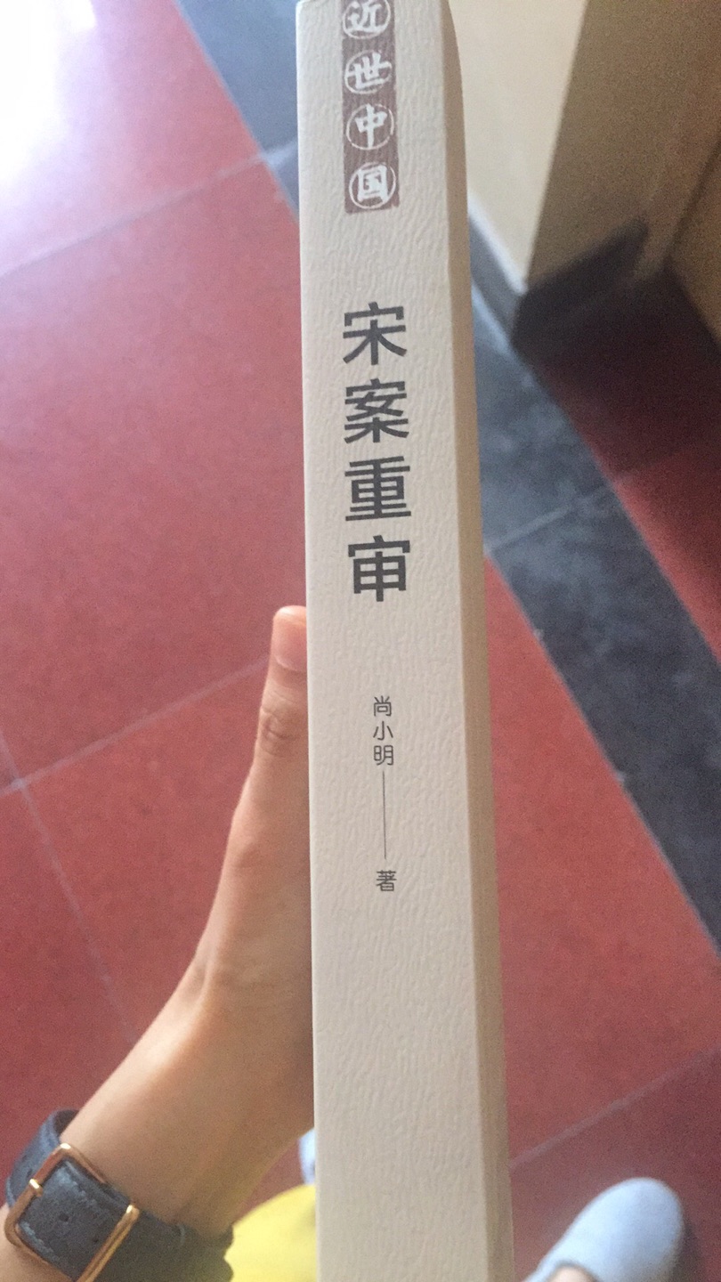 每年我会在网上买不少书，这两年主要购书渠道变成。买书的好处是送货快，但这有个前提，要单独选一下「自营」的产品，如果一不小心选错了，买了第三方的图书，常常不知道要等到什么时候才能送到。即使是买书，送货速度也依然很影响购物体验，主要是用户心理上的预期感受。