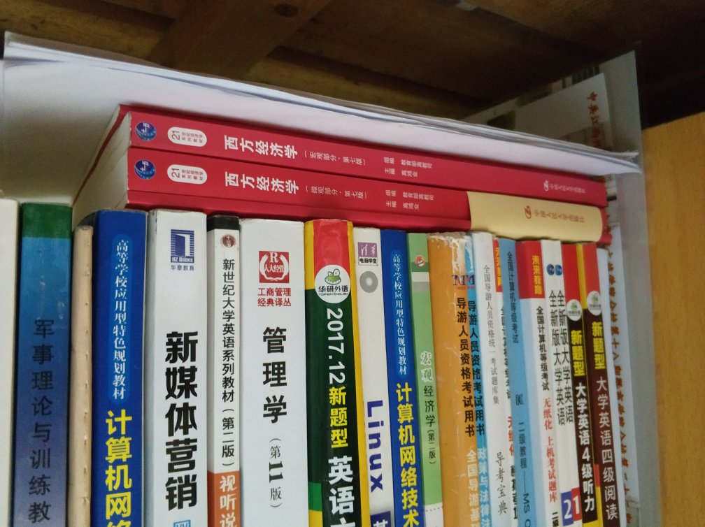 还可以吧，我觉得不错了，那啥就是物流挺快的，书没有大的损坏，书看上去颜色鲜艳靓丽，里面字也还清晰但是就是习题册没有答案，其他感觉都还好。这两本书真的很不错比学校发的那本强很多啊这本书让内容很丰富而且很容易就懂真心推荐啊而且物流也很快北京到天津今天拍明天就到了真心好评噢