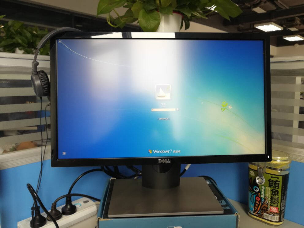 戴尔(DELL)21.5英寸广色域HDMI高清接口防眩光微边框家用办公电脑显示器SE2216H