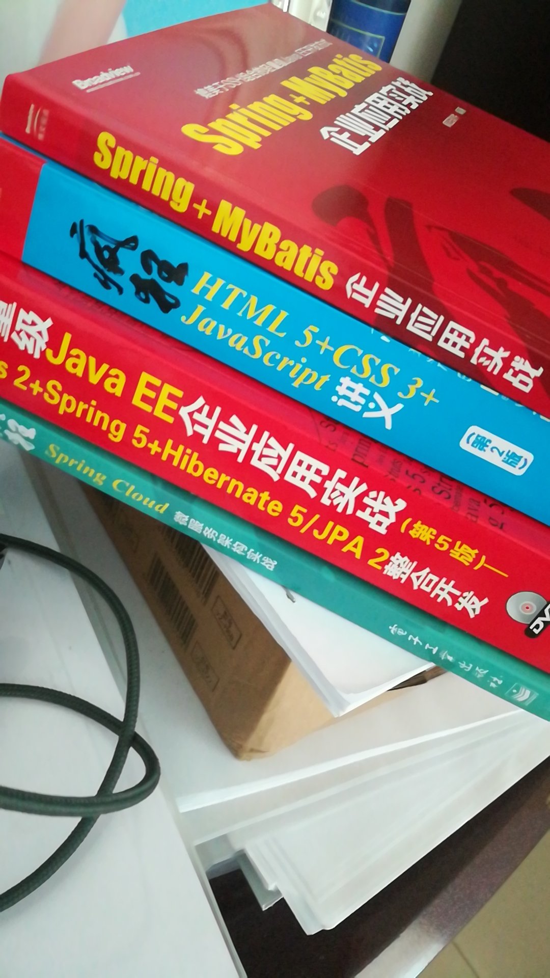 快递很快，第二天就到了，书质量没有问题，内容还不知道，不过看了作者的疯狂java，感觉是最适合初学者入门的书籍，想来其它的书也应该不会差