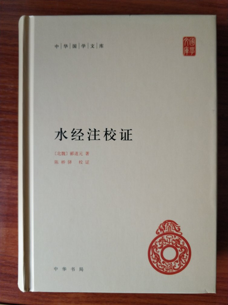  《论语》记载了孔子和弟子们的问答，凡20篇，是儒家基本经典，影响极大