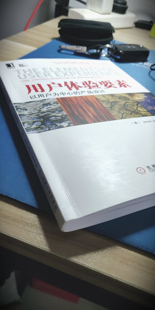 好薄好小的一本书，跟图片完全不符呀，虽然书籍不是看这个，但还是感觉怪怪的