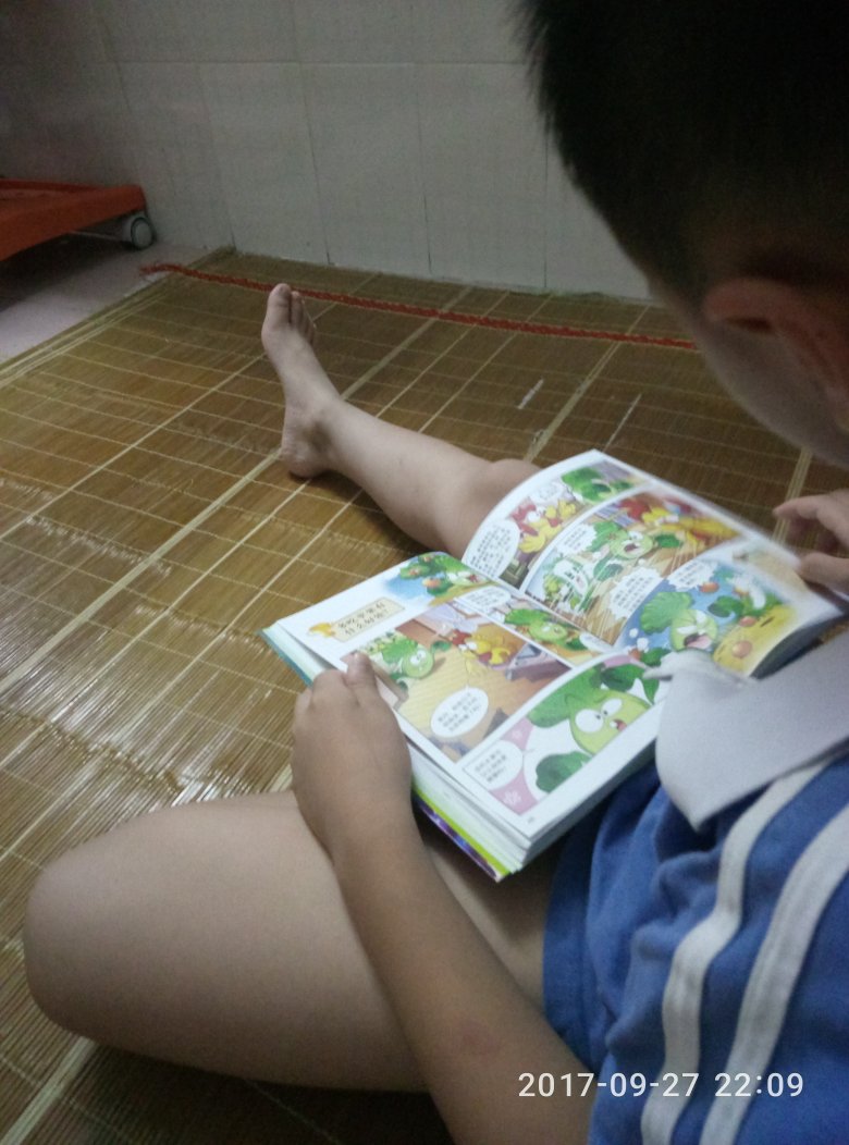 小孩子喜欢看书，趁着活动继续买，慢慢看内容不错！！！