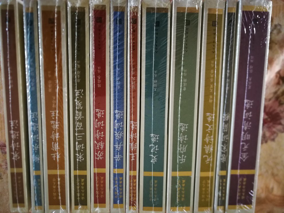 这套《中国古典文学读本丛书典藏》心仪已久了，这次618活动全部拿下。设计大方，印刷精美，质量很好。物流真棒！