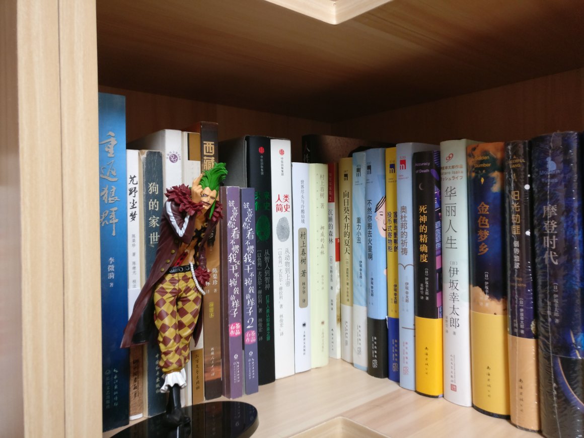 因为“金色梦乡”而喜欢上伊坂幸太郎，入了很多他的书