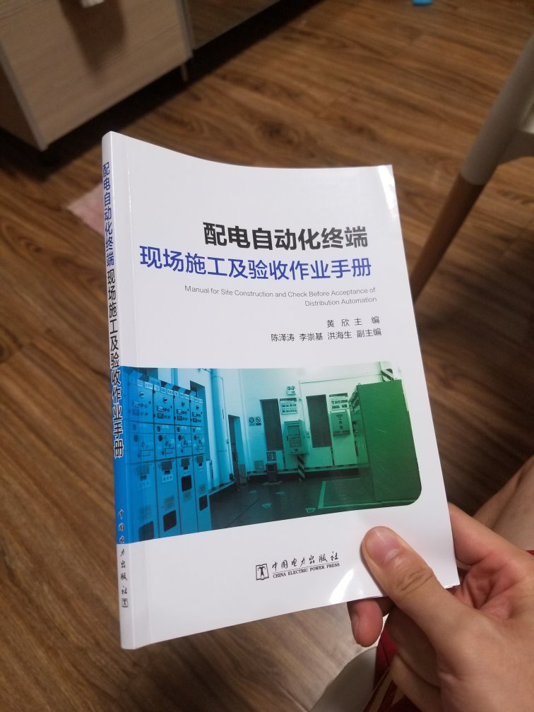 没想到挺小一本，也不厚。但是彩印好评，内容再说