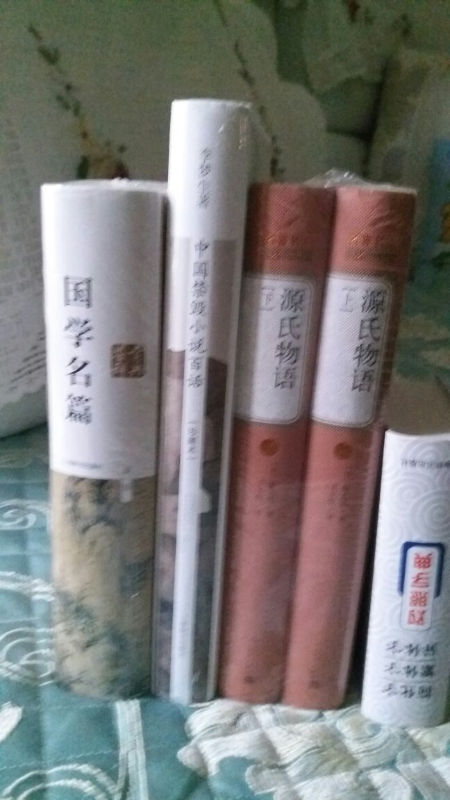 这套鉴赏辞典买全了，只不过与其它上海辞书出版同类辞书有重复。