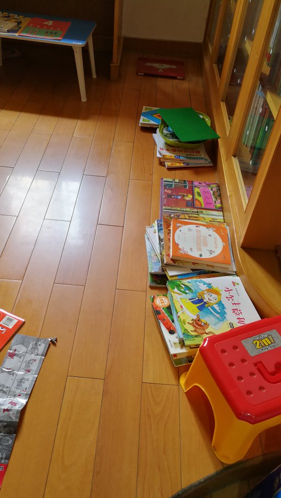 图书日，忍不住给宝宝买买买的节奏。。一书柜的书了。。