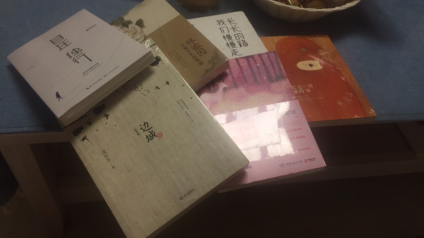 买过很多毕淑敏的散文随笔作品，喜欢他的文字和图片，很有感触，送货快，信赖度高