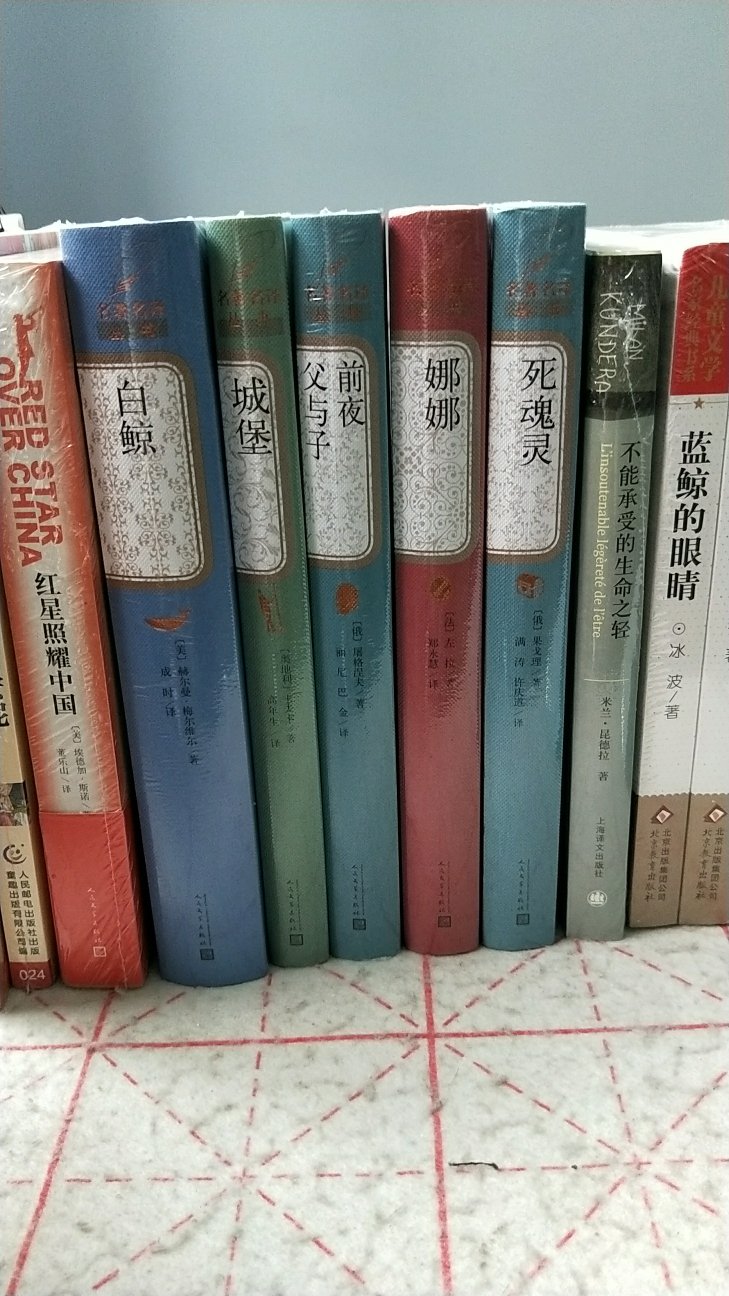 早就想入手了，期待很久，看过几本电子版，决定入手纸质书，要是静装就完美了，内容米的说，快递小哥很给力，继续加油