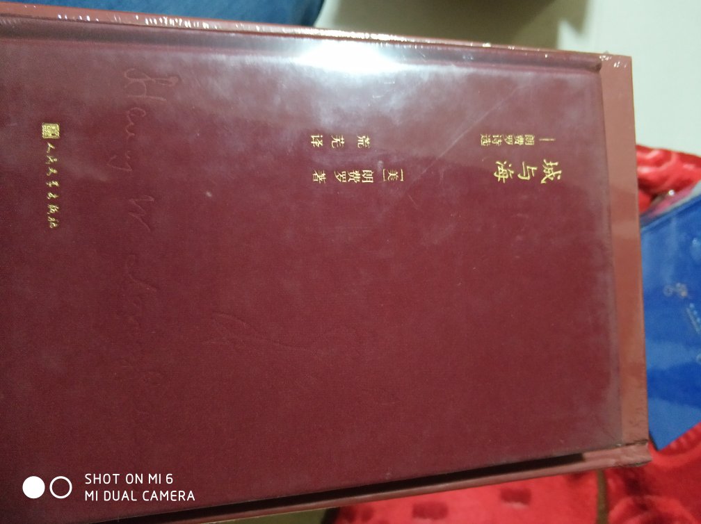 这套蓝色花诗丛很漂亮，将继续收录其它本。这套书拿来收藏是很好的。