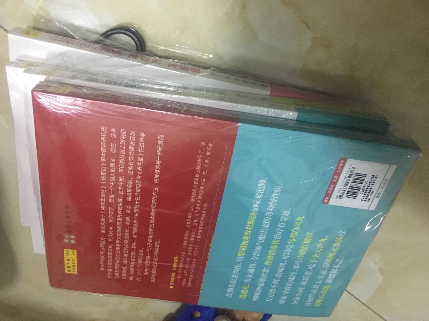 这个是送给外甥女的，喜欢这种风格，开眼界，挺喜欢的，小孩子还是多看看书，看这种复合年龄的就很好