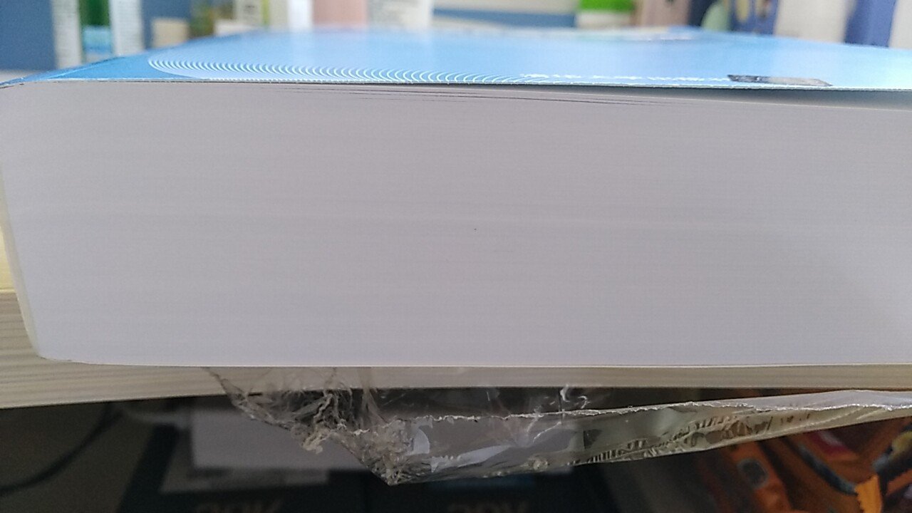 厚厚的一本书，包装不错，就是打开塑封质量比较差，目测正版，字迹清晰。慢慢看咯