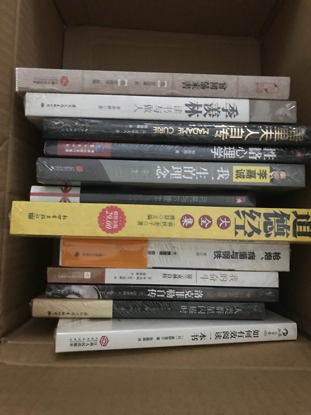 纸张厚实有质感，无异味。