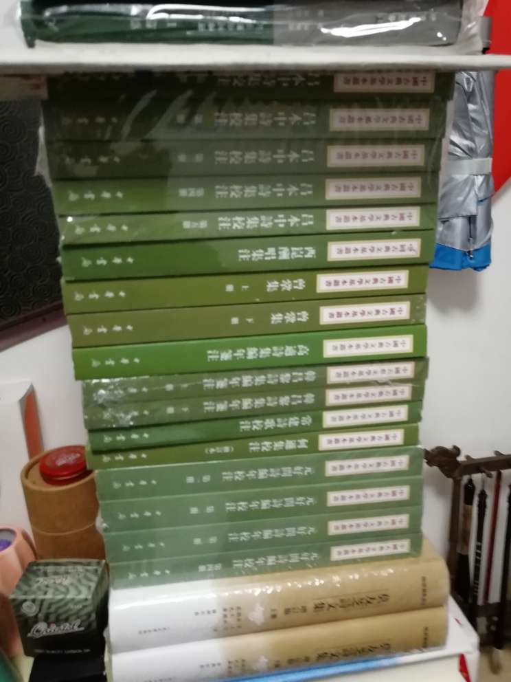 今年618依旧幸运地在JD抢到300-100优惠券6张，消费2张，作废4张，200-100优惠券3张，消费3张，无作废，200-80优惠券6张，消费2张，作废4张，此次活动共买了定价5176.8元的图书，叠加满减、优惠券、京豆、白条券实付才705.4元，折合后平均每本原定价之1.36折，对，全部、统统才一折多点，力度前所未有，折扣不同凡响，感觉白捡便宜，趁大活动买书，超划算！