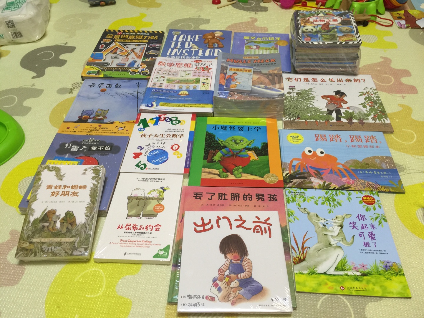 都说这个书挺有意思的 有中文和英文两个版本 买了中文的 提前给孩子囤着 内容应该不错 活动价格很合适