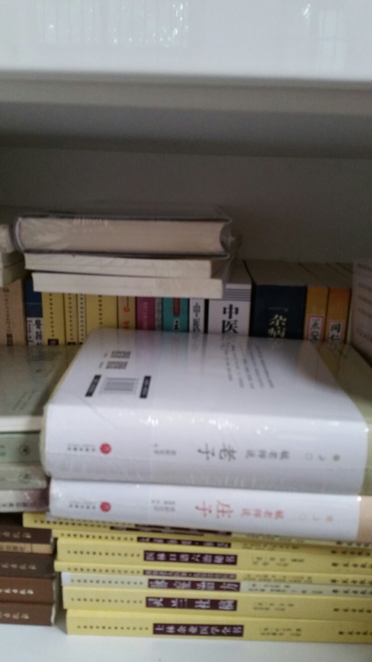 啡和BOOK咖啡馆的很多顾客读了毓老师的书，都叹为观止。很崇拜毓老师，称他是伟大的哲人。他一生不追求名利，默默无闻却朴实无华。他写的书很深邃，很有内涵，传承了中华民族国学的精髓。