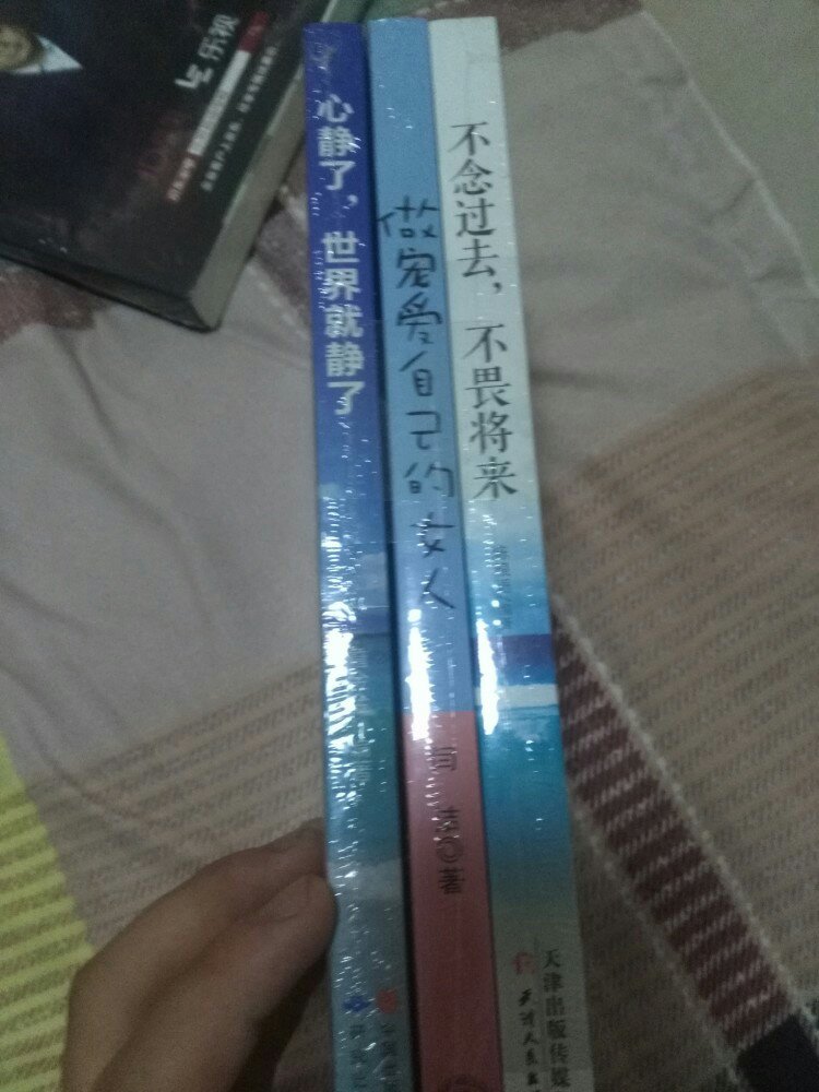 昨天下午订的，今天中午就到了，不得不说很棒，书也不错，赠了一本《上半场》。