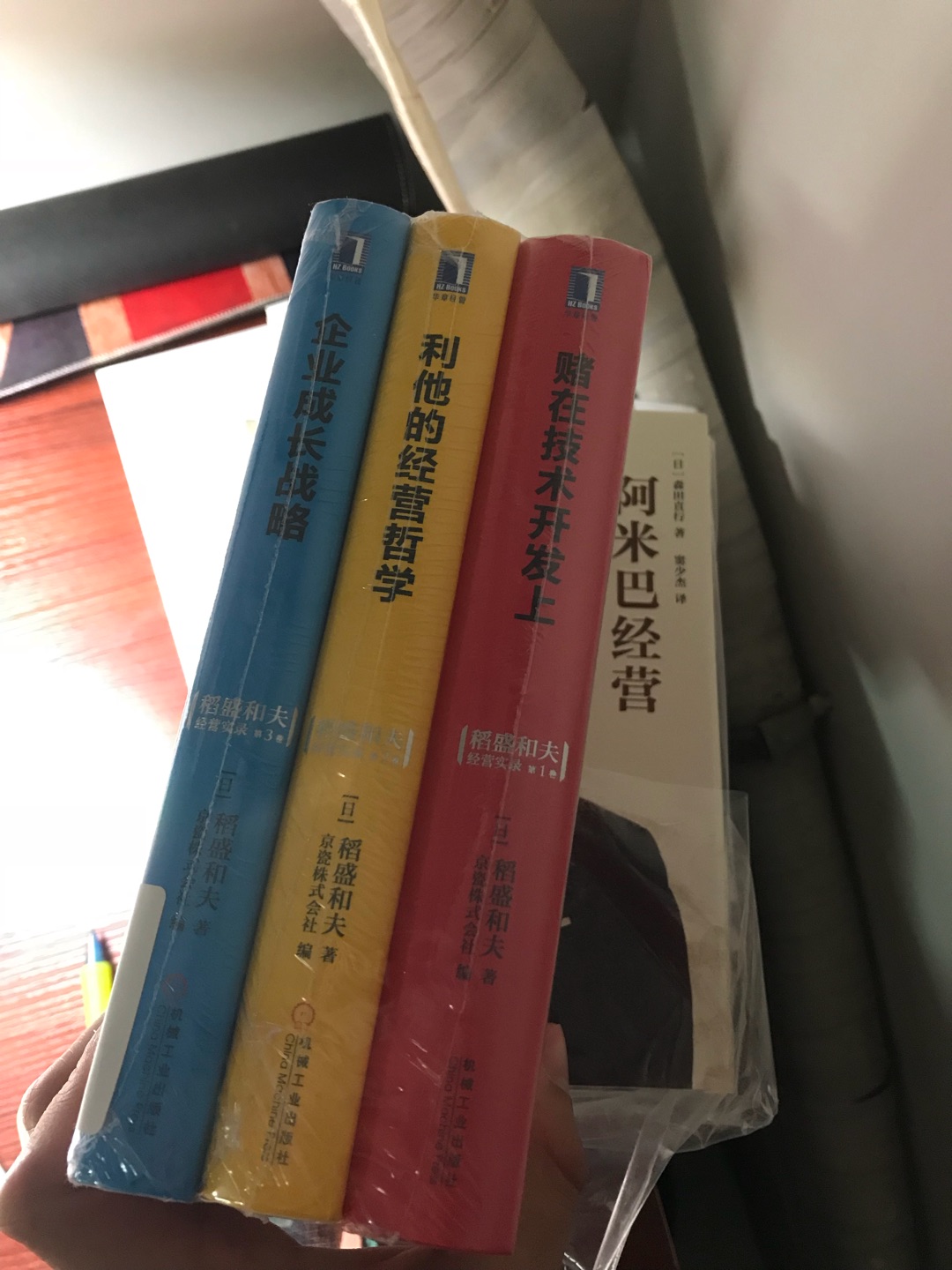 宝贝质量很高，印刷精美，哲理深厚，尺寸适中，是不可多得的精品图书。另外618物流实在太赞了，凌晨下单，当天九点就到货了，提现了中国速度，非常给力