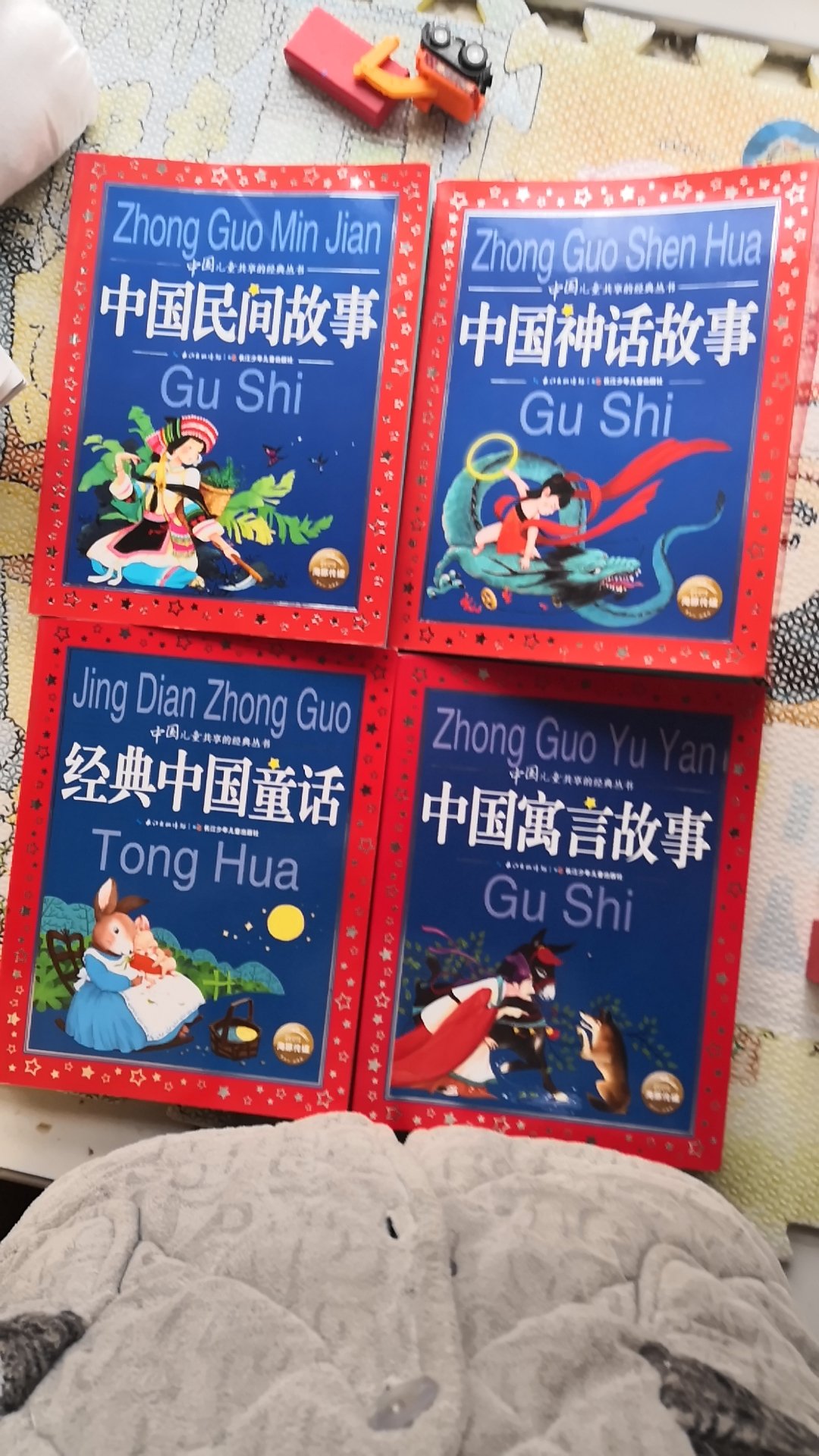 海豚传媒的，质量杠杠的，搞活动更划算，已买过很多次，深圳书展还去的了，超爱
