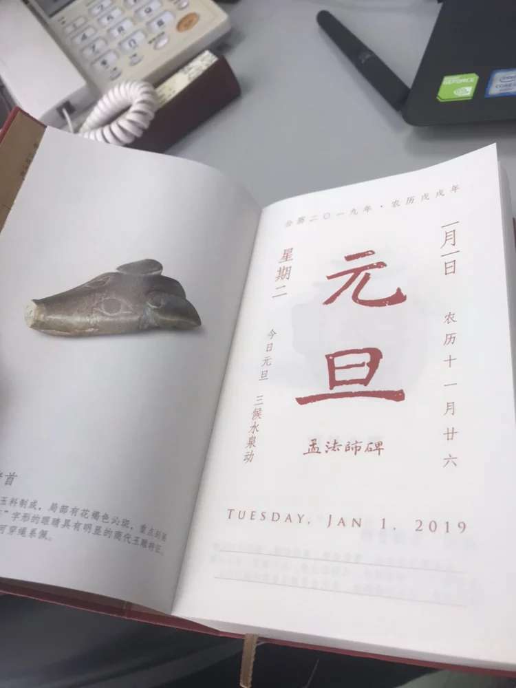 书很好，买了好几本了，是正版，以前买的都送人了，好东西，，快递也快，人也好，画也美丽。