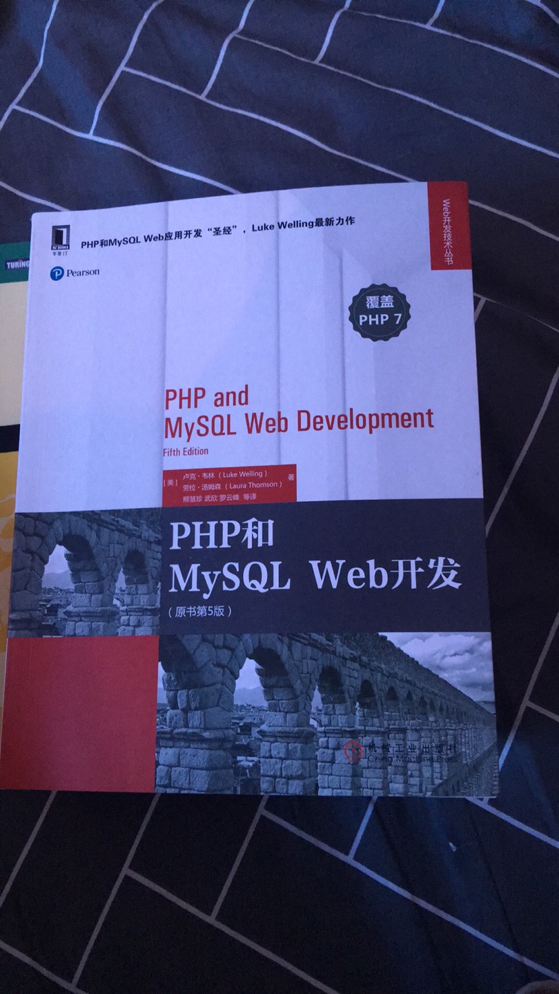 看了一上午，觉得内容还不错，初学者适合这本书，代码字体看的不是很习惯，看多了也许就好了吧，