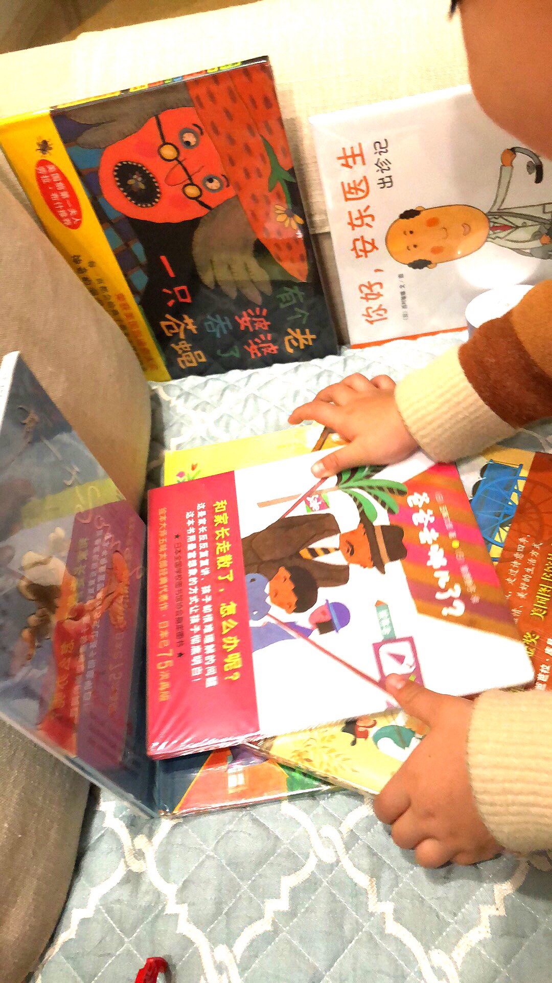 一次买了七本，每一本孩子都很喜欢，感觉给孩子选书有些盲目，就选了一些获奖的书本，都很有意义！