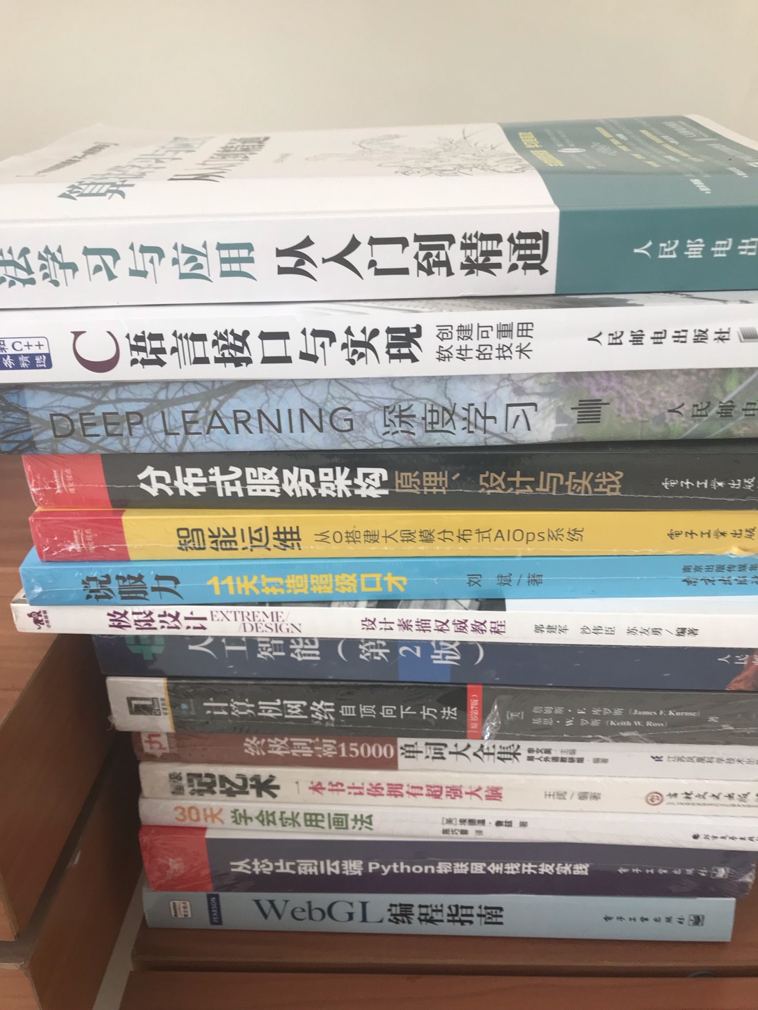 正版图书，经济实惠，做活动打折买买买，充实小书架，印刷质量好，快递服务好，买了好多本，内容还没看，全部好评……