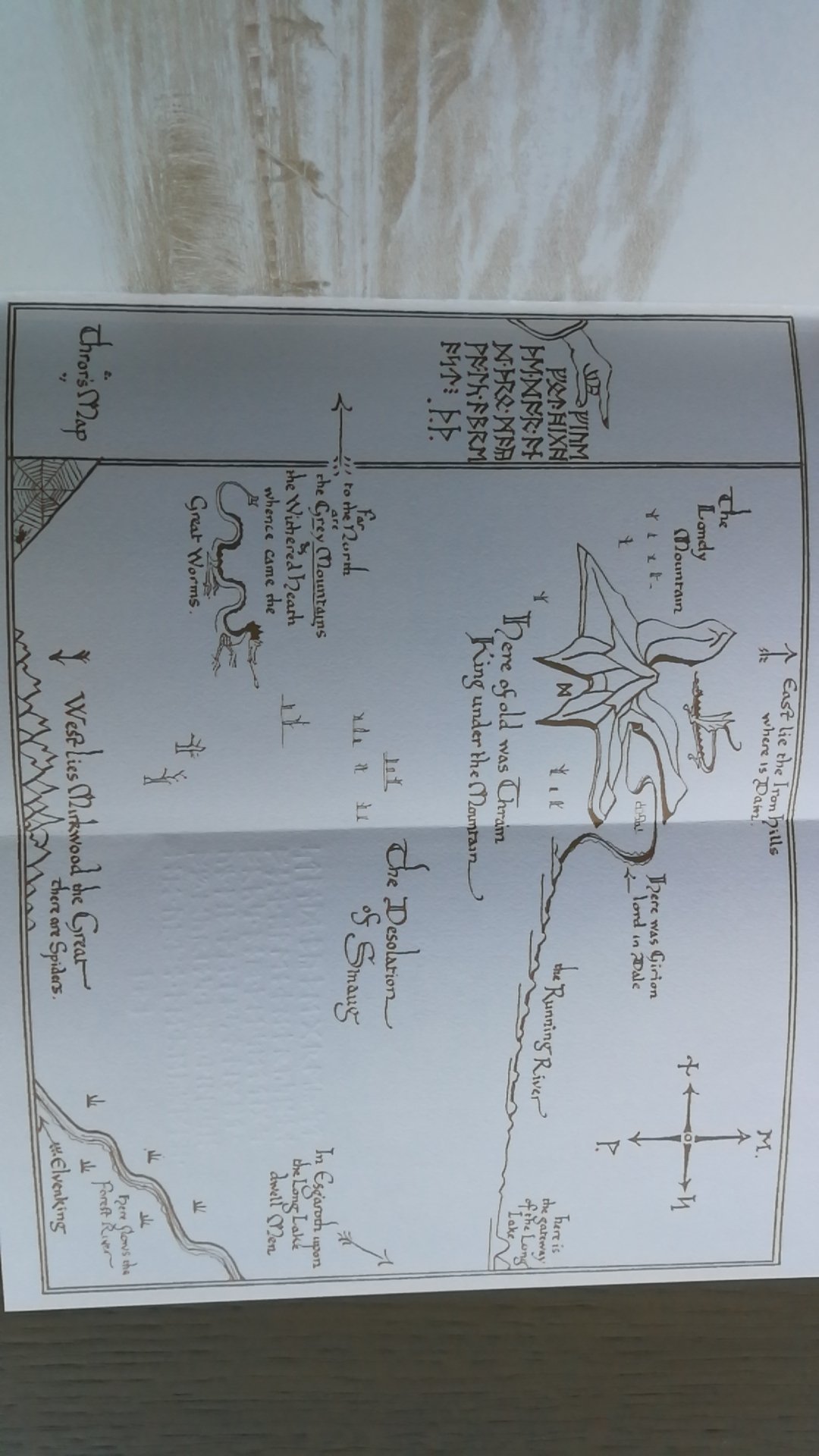 霍比特人，托尔金著，20世纪最受爱戴的文学经典之一。插画精美，故事精彩！