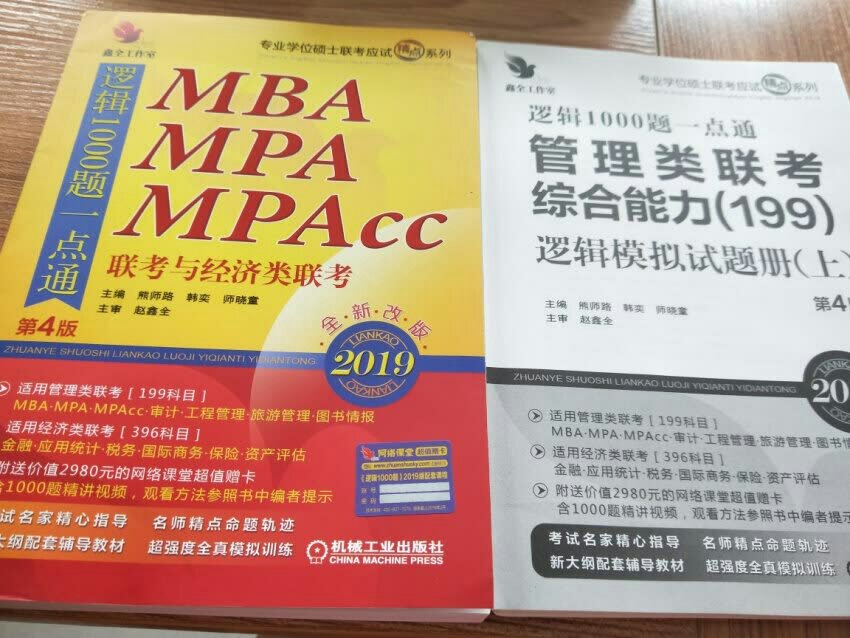 中午冷一下:展昭:“ ，你额头的月牙是怎么弄的？” :“天生的。”展昭:“揭得下来吗？” :“天生的。揭不下来。”展昭:“如果揭下来呢？” :“揭下来…………就是见证奇迹的时刻……”